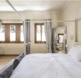 5 bedroom villa with infinity pool on Lefkada, sleeps up to 14